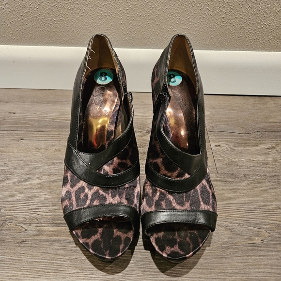Carlos leopard platform heels - Picture 5 of 5